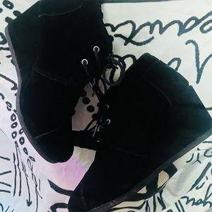 Toms Women's Desert Wedge Boot Black Suede Ankle-High - Size 7